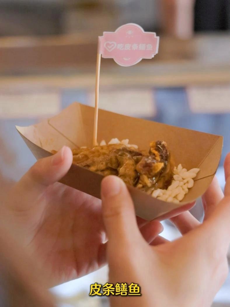 椰椰鱼糕!皮条鳝鱼!餐桌上的美食变成街边人手一份的特色小吃!还有凉虾、伏汁酒!聚珍园 张居
