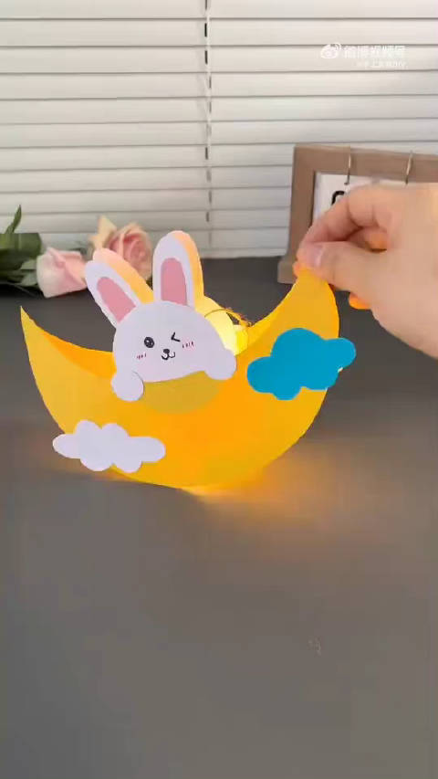 空军和月亮的梦幻联动,居然这么美!(央广军事)歼20运20轰6k战机与日月同框空军发布中秋