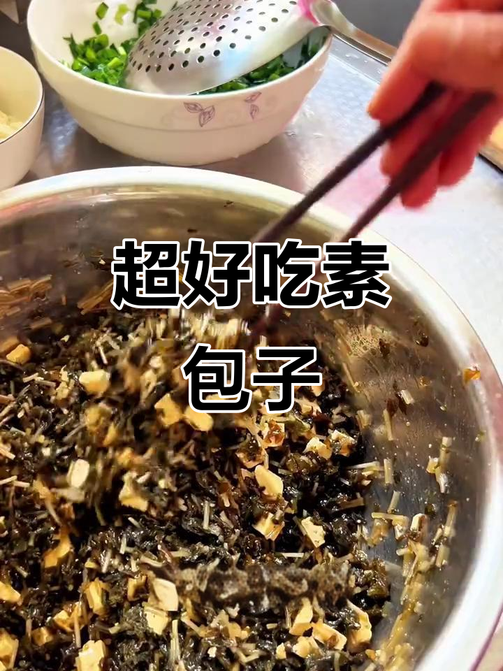 素包子大揭秘:薄皮大馅,地皮菜豆腐韭菜做馅料