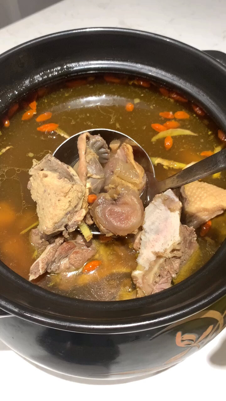 惠安美食推荐“牛鞭炖番鸭”煲汤