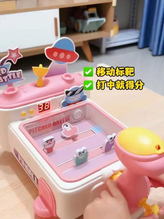 我追剧,她玩玩具,一个人能玩很久,靶子可以移动,锻炼孩子手眼协调,反应力和专注力,可比玩手
