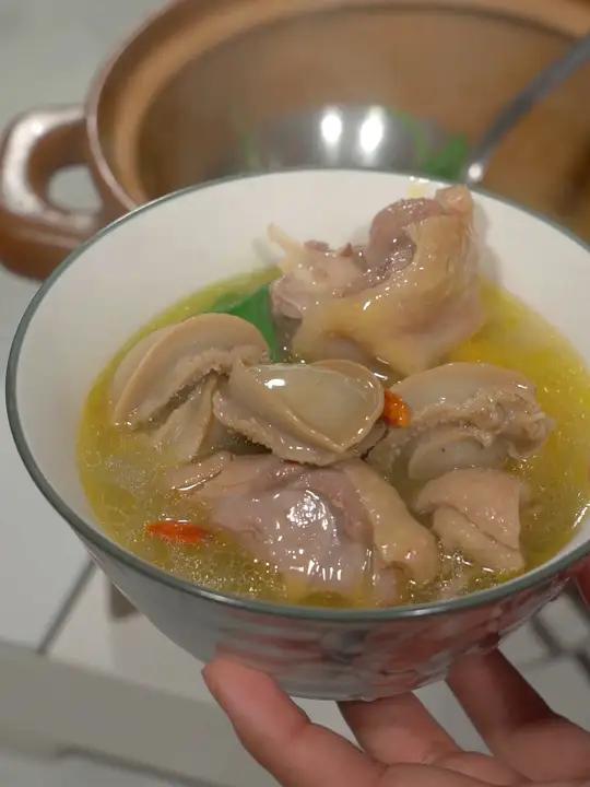 立春后是孩子的成长期,福建的妈妈都会给煲鲍鱼奥比汤来喝,汤鲜味美又有营养