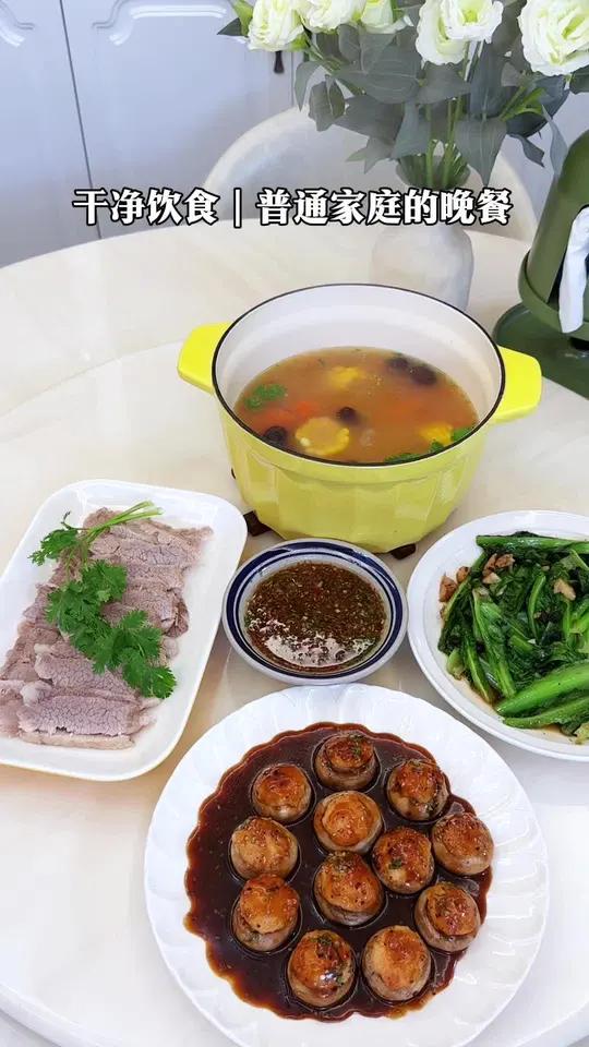 普通家庭的晚餐!今日食谱:白切贵妃肉|扣磨酿虾滑|蒜蓉豆豉炒油麦菜|玉米胡萝卜山药汤