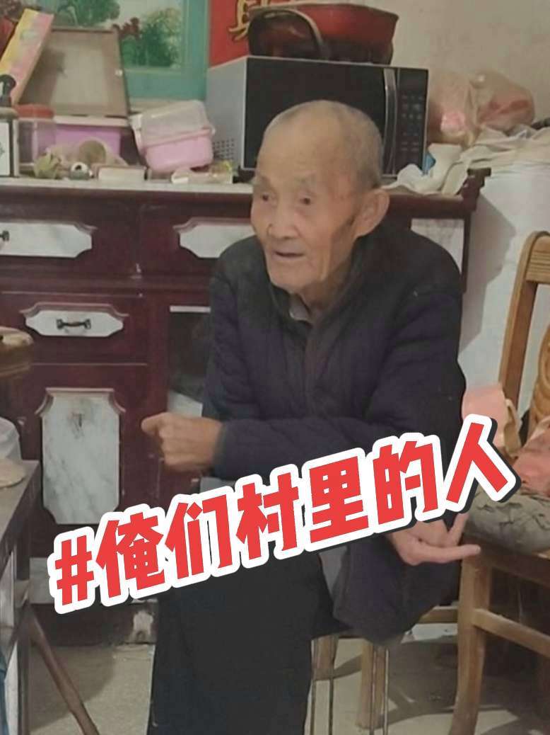 老爷子一辈子爱好玩鹌鹑,现在年龄大了,逮不动了,家里朋友还送的两个养着玩!老爷子79岁,老
