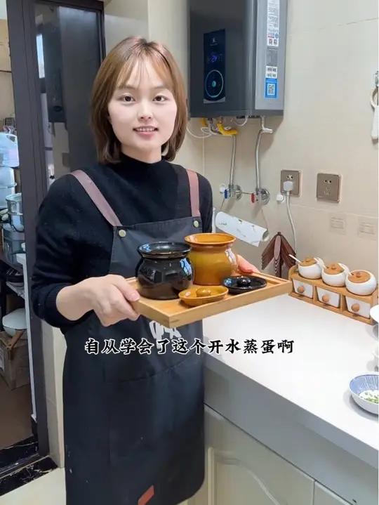 用开水蒸蛋羹,0失败教程:2个鸡蛋加120毫升开水。倒开水后再搅拌,不会变成蛋花汤。水开蒸