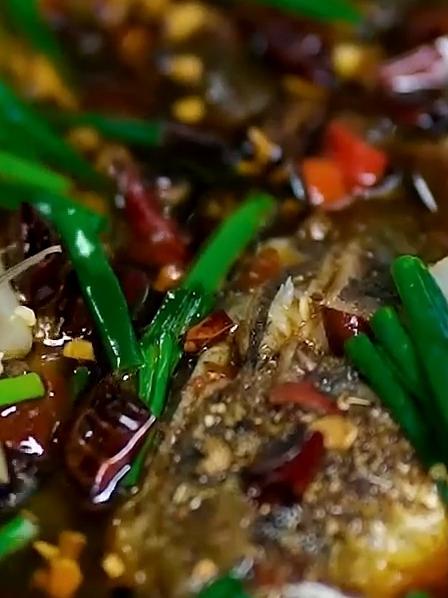 重庆名菜“邮亭鲫鱼”教程来了,鱼肉鲜嫩巴适得板