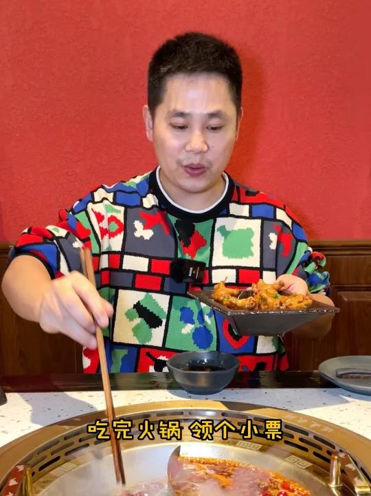 保定朝阳大街火凤祥火锅,烧烤、啤酒、小龙虾配着火锅,吃到爽