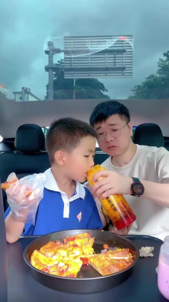 今天午餐吃点不一样的 午餐吃披萨和杨枝甘露 我的生活日记 今天吃什么 记录真实生活 简简单