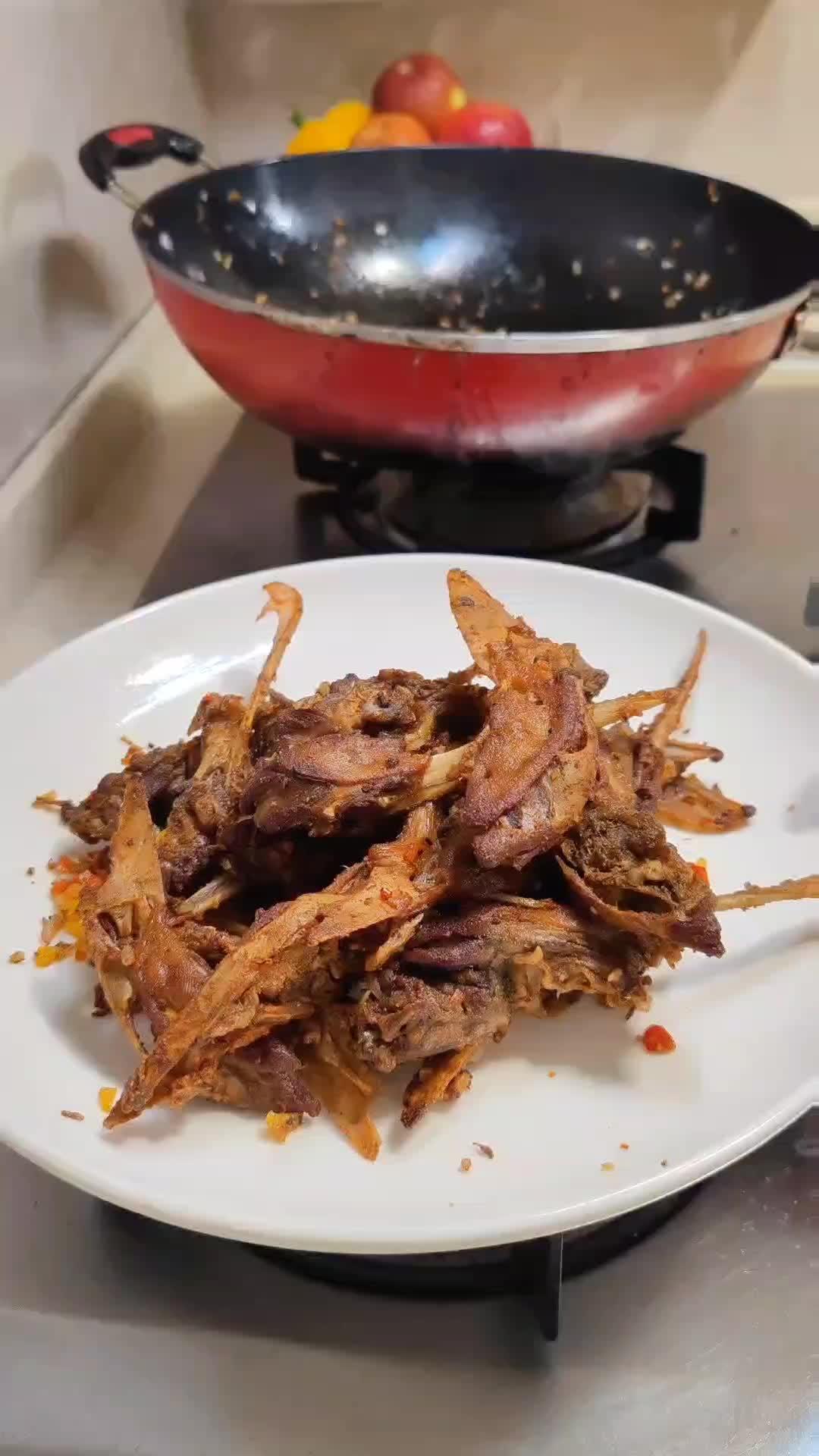 下酒菜 椒盐鸭下巴一口一个嘎嘣脆,外酥里嫩下酒硬菜