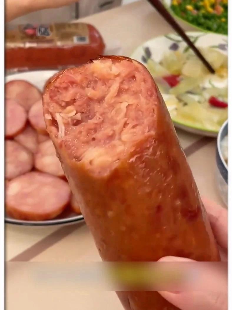 正宗的土炉果木熏烤老火腿，一口下去满满的腱子肉，真的巨香巨好吃！青岛老火腿 老火腿 妈呀太