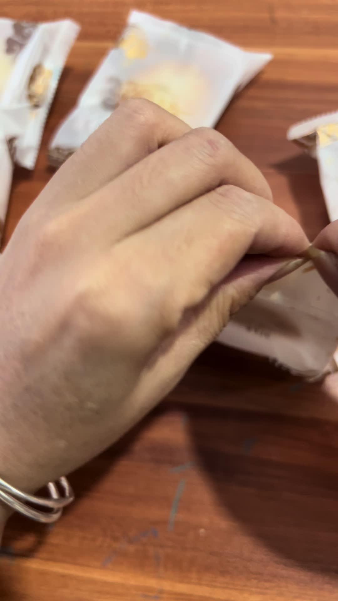 云南特产鲜花饼,独立包装开袋即食,方便携带 倪海杉 云南特产之鲜花饼 好物推荐 零食推荐