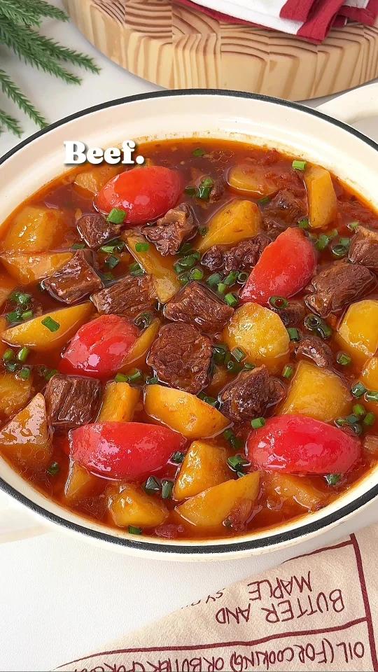 番茄土豆炖牛腩软烂入味！汤汁浓郁巨下饭