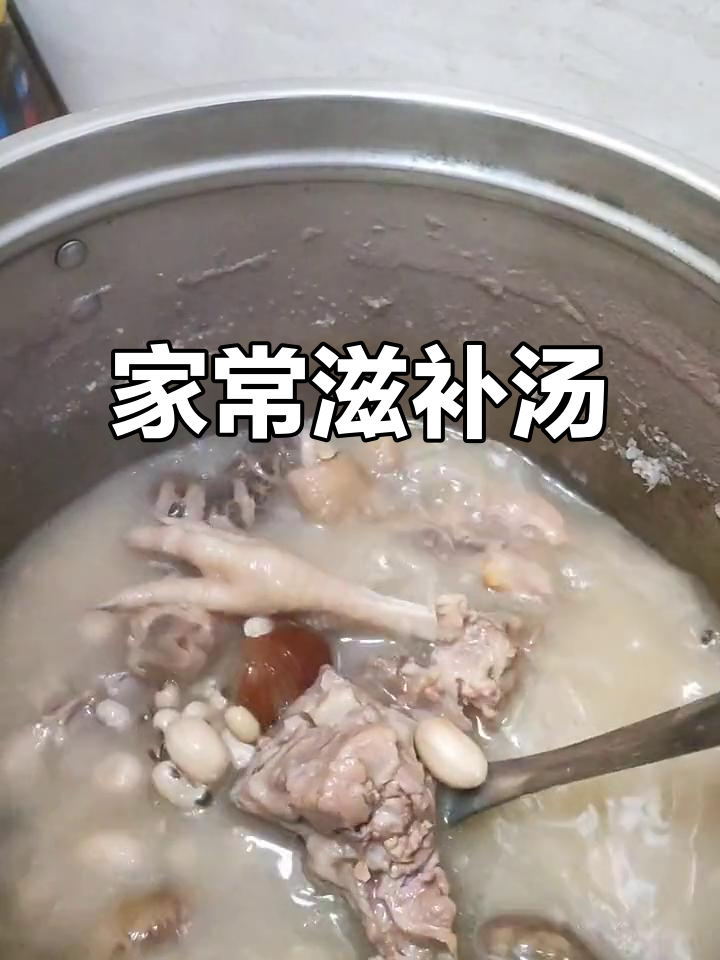 每周煲汤,鸡脚猪骨搭配,花生眉豆炒青菜一锅搞定