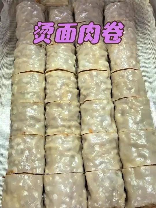 #创作者中心 #创作灵感 今天做软乎乎不发硬的半烫面大葱肉卷,不用发面,皮薄馅大,做法超简