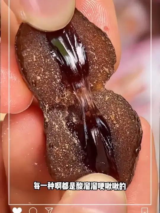 一次吃到12种口味的山楂大杂烩,关键它还送个桶!山楂桶 零食推荐 超好吃办公室零食c