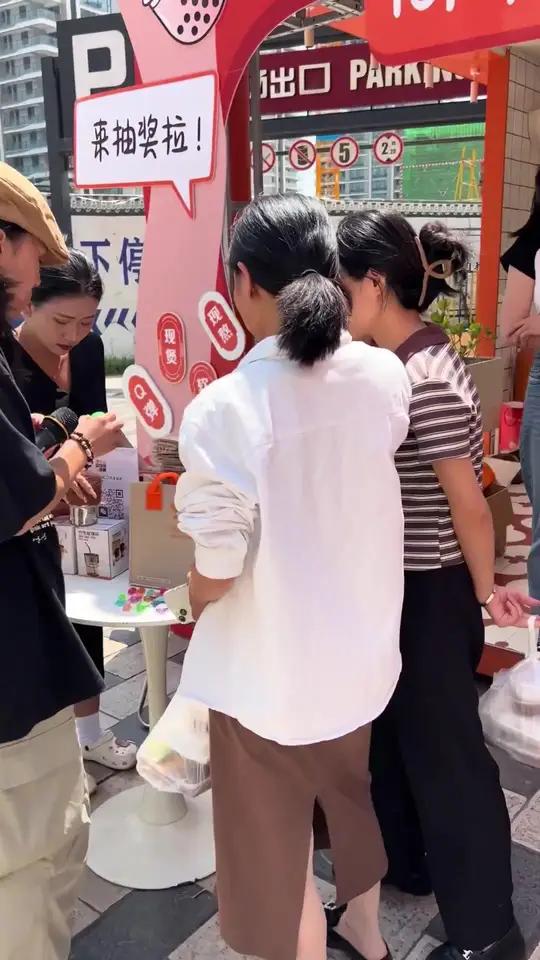 巍山彝族回族自治县的宝子们,你们爱喝的煲甄珠也出抖音团购了,现在推出一个爆款福利双杯套餐,
