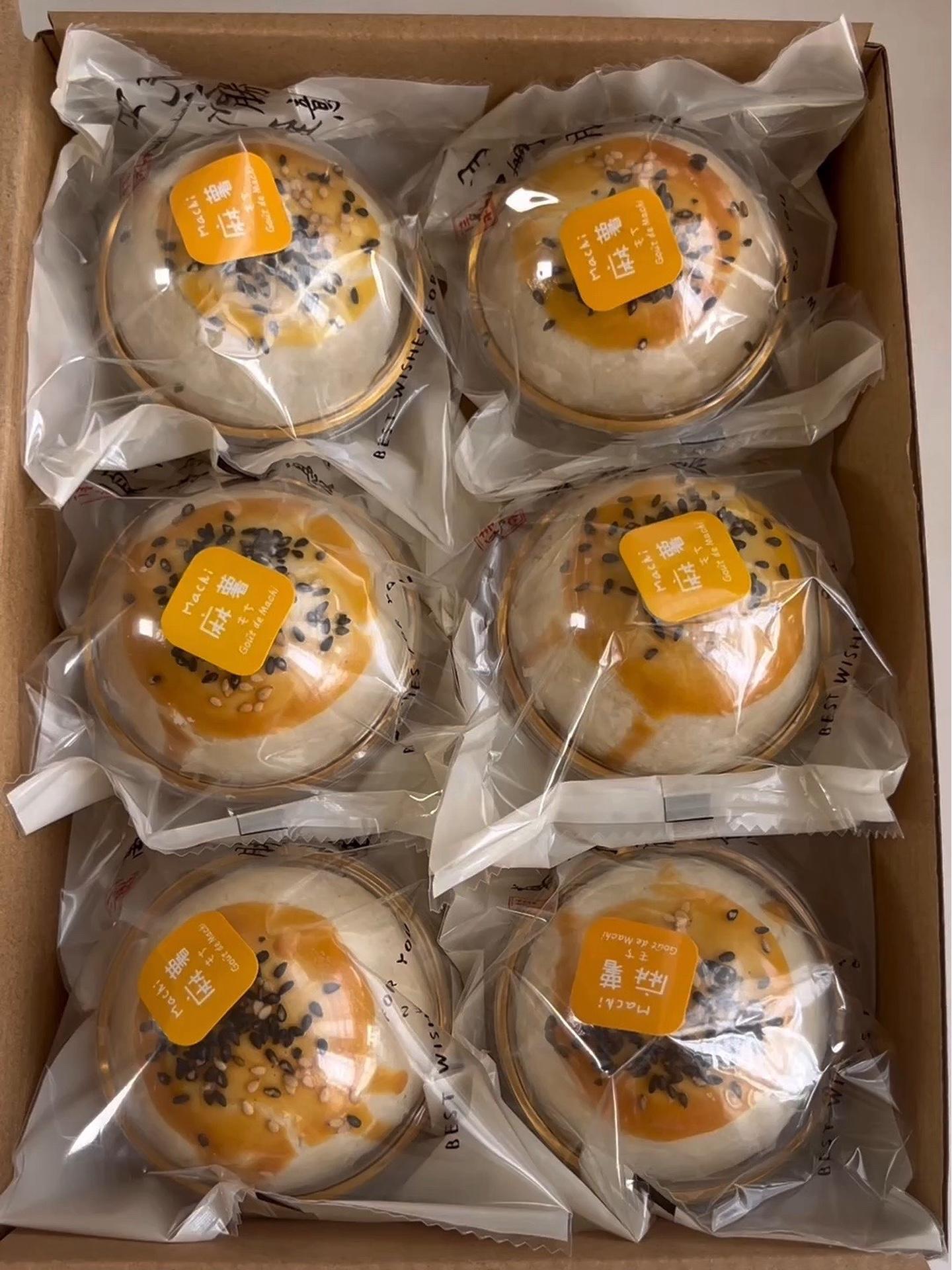 低糖油版蛋黄酥 每一个都是1整颗新鲜咸蛋黄 香酥 好吃不甜腻 好吃到停不下来 纯手工制作美