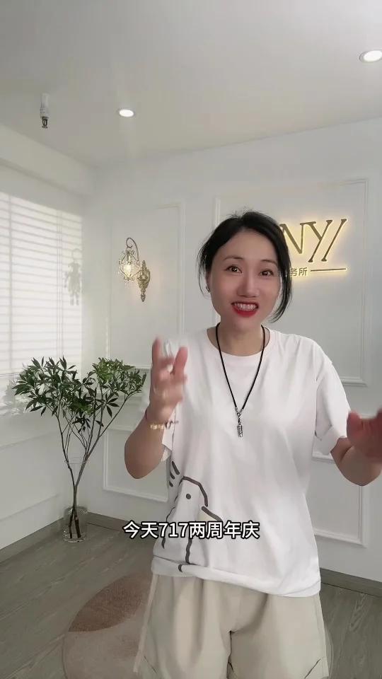 从天而降的好消息!黑底小白花短款今天上!