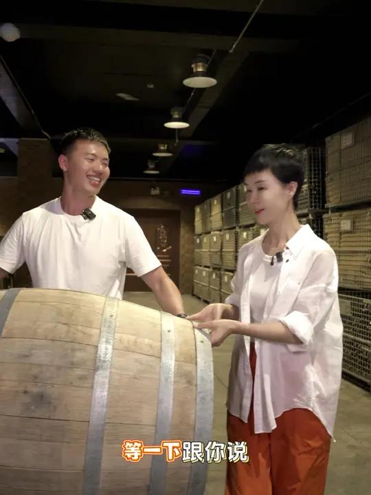 上次直播间卖爆的黑金s赤霞珠干红葡萄酒，这次又来啦！都是橡木桶陈酿，每一瓶都能喝出天山的味