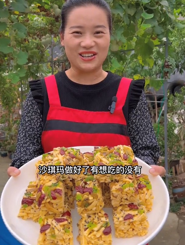 朵朵今天做的沙琪玛,香脆可口,做法简单,太好吃了