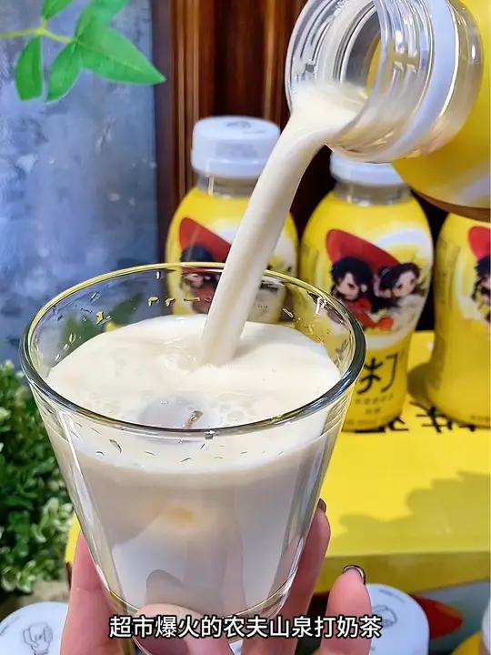 农夫山泉打奶茶联名天官了!还送周边!农夫山泉 打奶茶 天官赐福 仙女都在喝什么