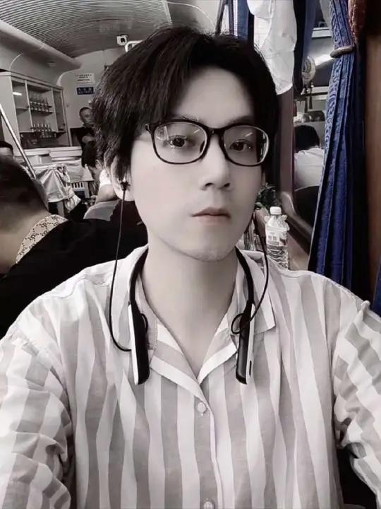 vsm嗓音科学肌肉训练法配合气声平衡sls 高铁票没抢到,只能赶最后一班绿皮火车回家,还别