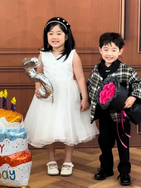 龙凤胎兄妹5岁生日就要来啦!