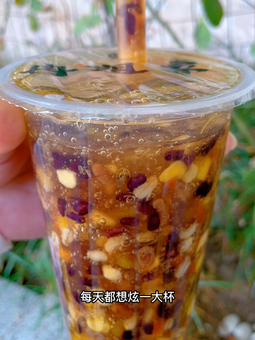 谁能拒绝6r一杯超多料的藕粉八宝粥呢