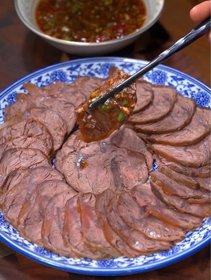 卤牛肉是有诀窍的,学会这个做法,卤出来的牛肉真的太好吃了