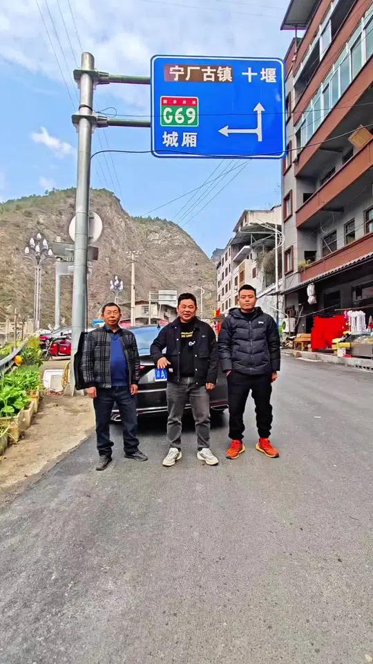 巫溪大宁河大桥出发航拍跟车，沿G242国道大宁河边直达宁厂古镇G6911安来高速桥下，山石