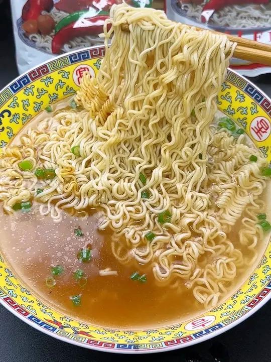 小时候常吃的南街村老北京方便面 还是记忆中的那个味道,可泡可煮干吃最经典