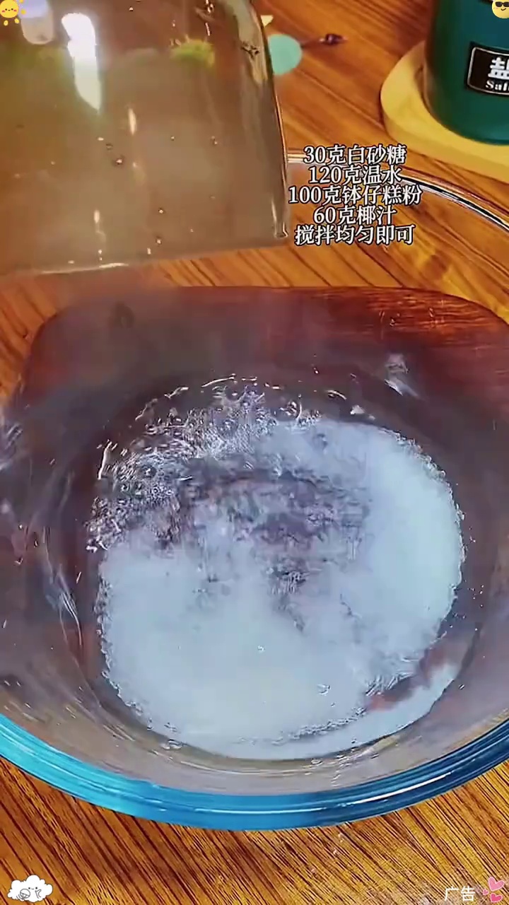 很多人都不敢相信把红豆小米浆上锅蒸一蒸,做出来竟是一道广东茶楼天天卖爆、桌桌必点的健康美食