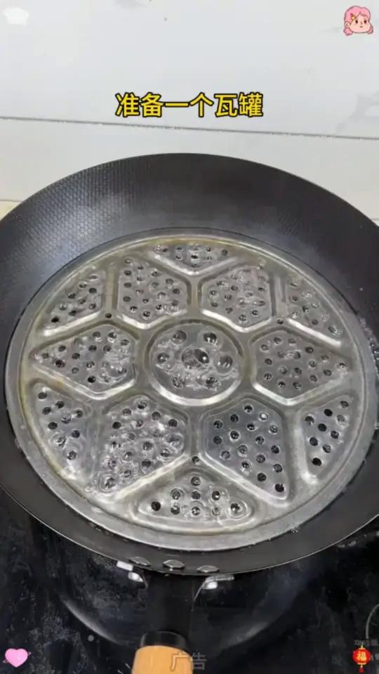 用瓦罐炖出来的鸡蛋羹又嫩又丝滑,给布丁一样,简单好吃又营养,孩子可喜欢吃了!