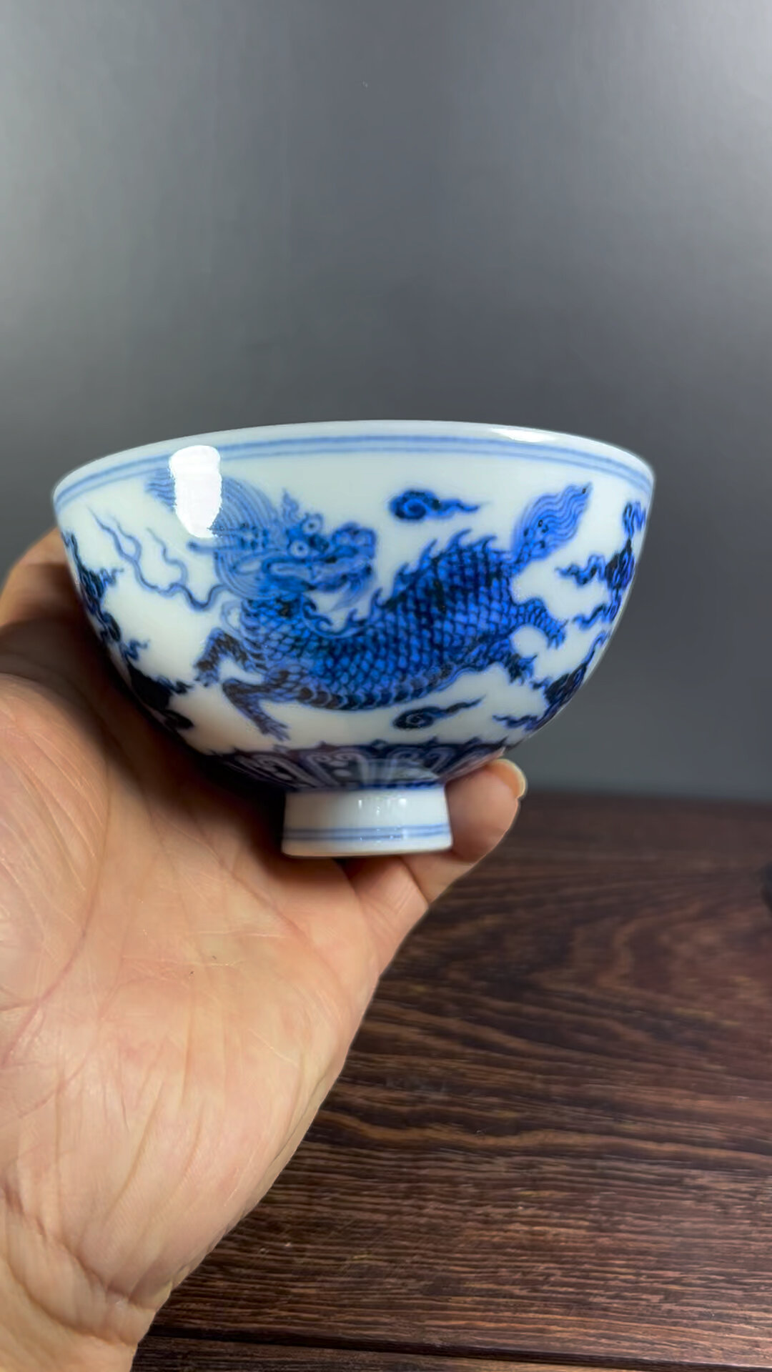 明永乐青花麒麟纹鸡心杯