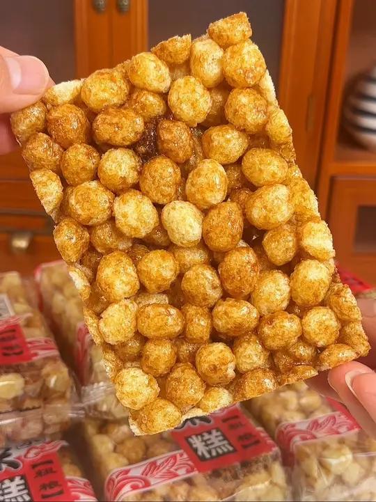 到手15包的老式米糕上面裹满了焦糖,又香又酥脆,还是小时侯的味道