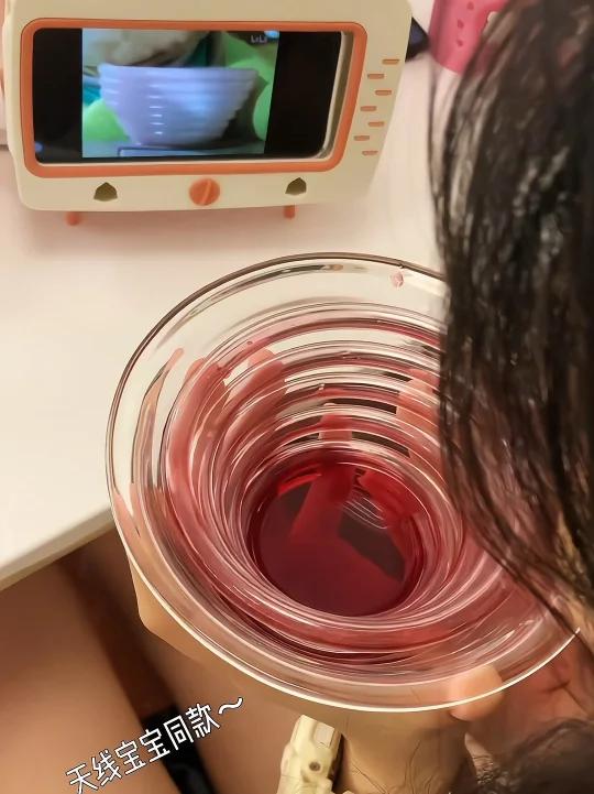 哇趣!终于实现了童年的梦想,天线宝宝的奶昔杯也泰适合我这个228个月大的小盆友啦～