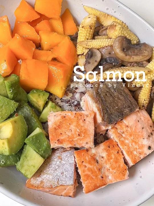 减脂增肌高蛋白香芒三文鱼牛油果拌饭