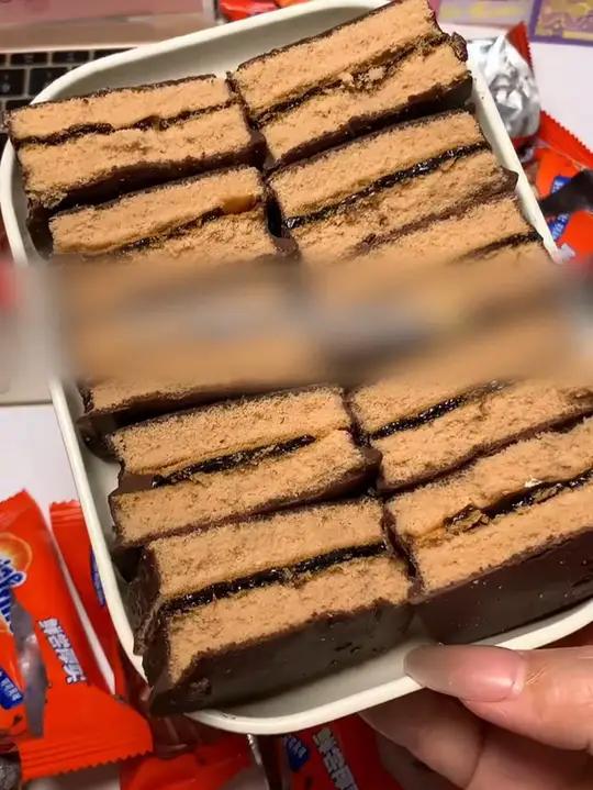 阿华田的魔力方蛋糕太好吃了 有阿华田特有的可可香 配料干净简单