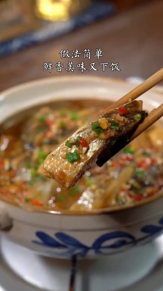 不可辜负的美食 鲈鱼别再蒸着吃了,像这样做,鲜香美味又下饭,做法还简单!(via 一个人的