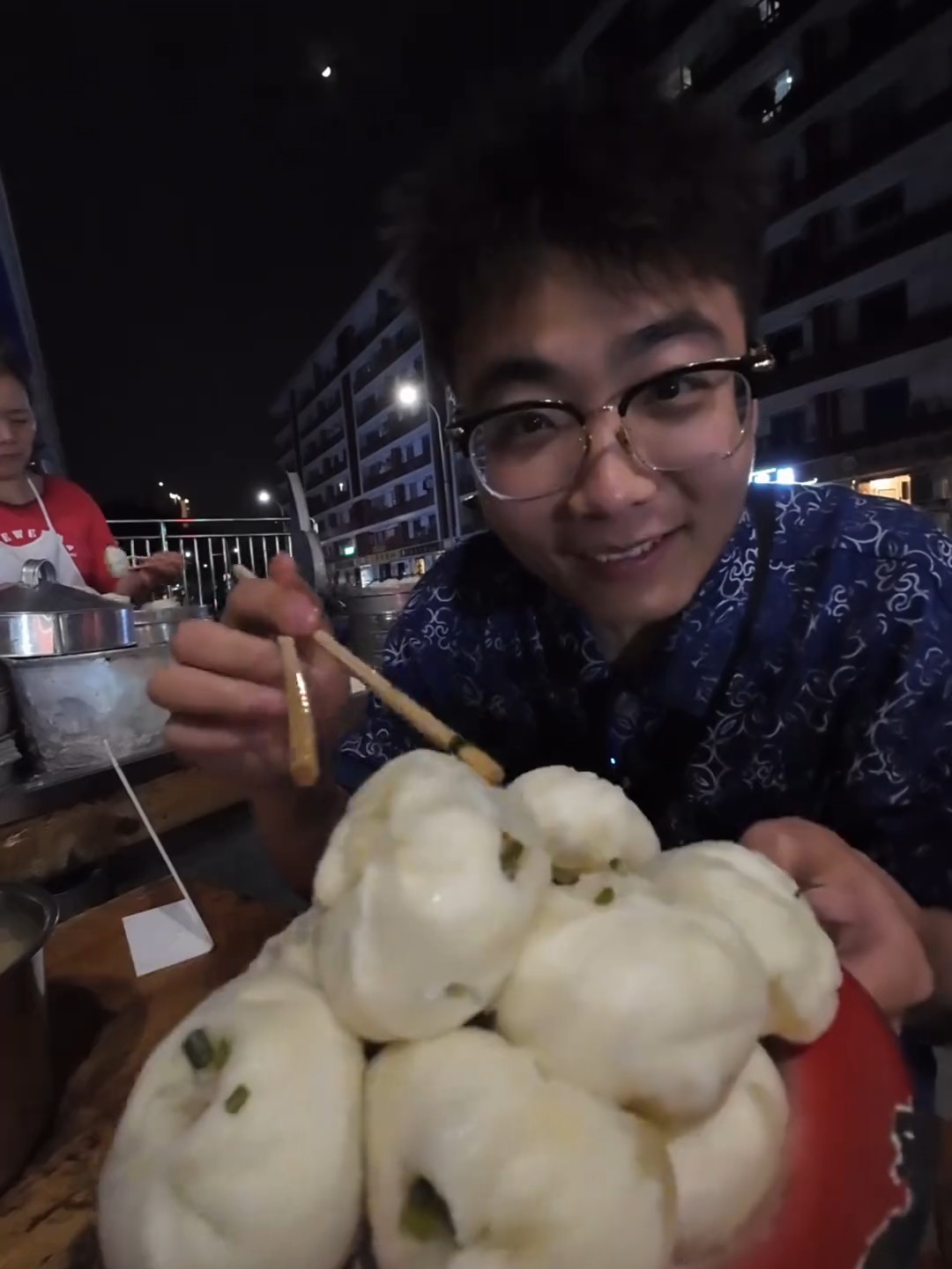 重庆最有名的半夜才开的鬼包子!我真是太喜欢吃包子了!