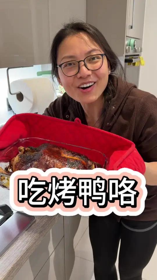 今天做了个烤鸭,第一次做既然成功地做出了薄薄的春饼皮,透明又有韧性,全家都吃的很开心 海外