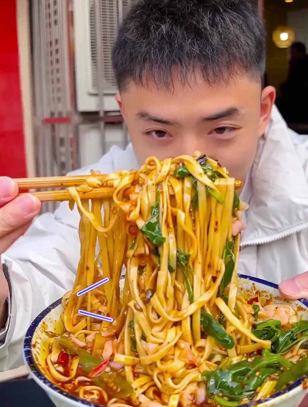 被粉丝反向安利的重口味韭叶子面，红油真的太香了！