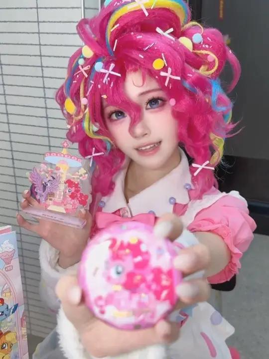 碧琪宝宝你是一个粉色小蛋糕 #华莱士小马宝莉联名#华莱士是汉堡界的谷子店#糯叽叽芋泥麻薯派