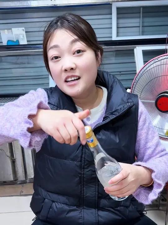 天冷正是吃烧烤的时候 羊肉串 烤面筋 鱼豆腐每一样都好吃到心里