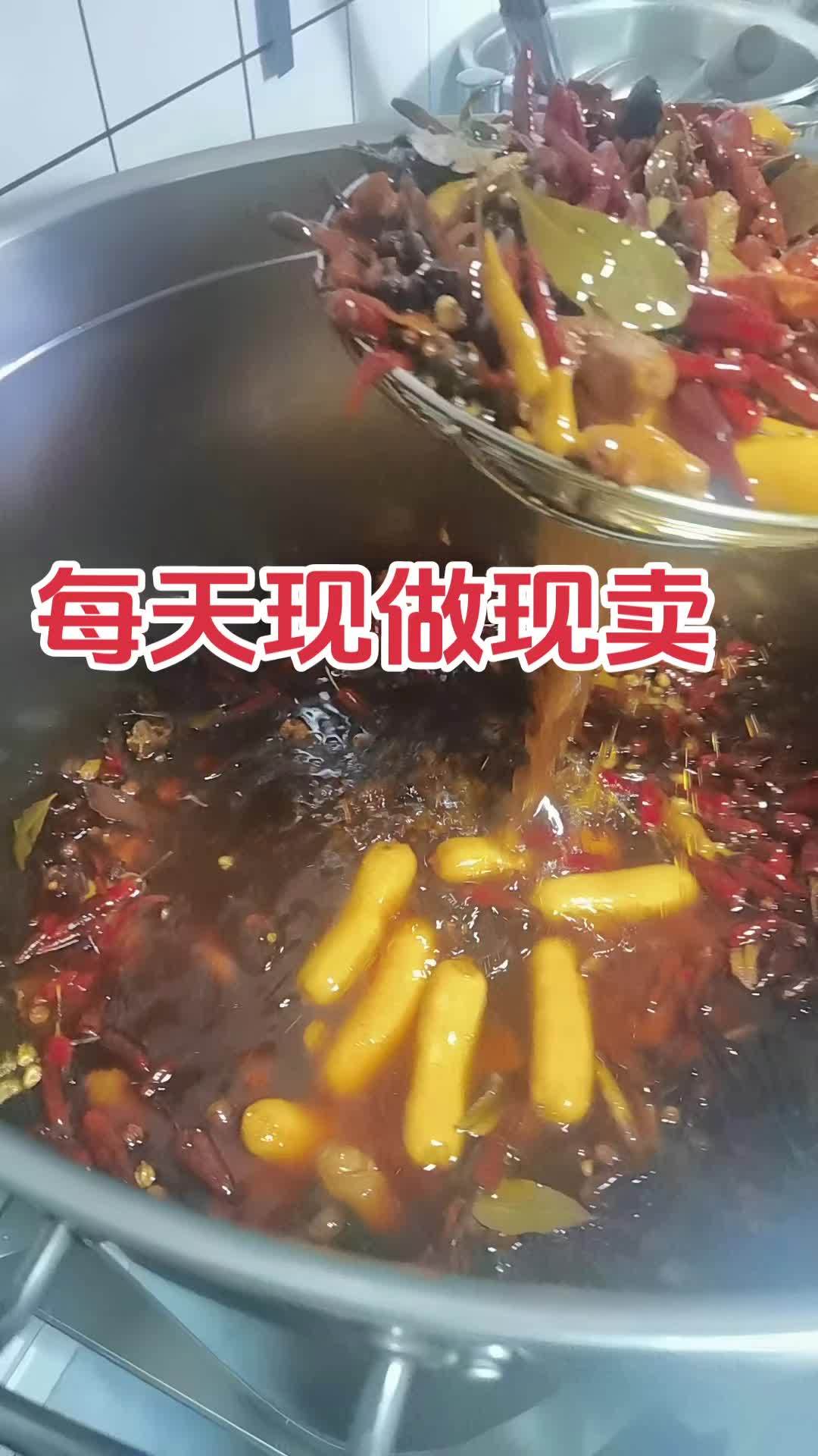 麻辣鲜香背后,是365天的坚持。创业没有捷径,就像卤味必须现捞才够鲜。想和我一样靠手艺赚钱