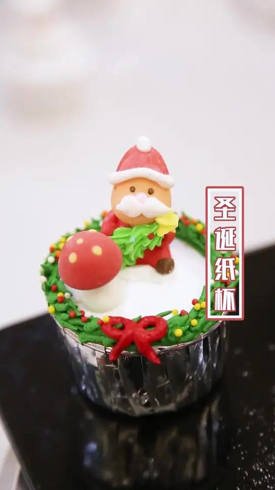 ?圣诞?节可爱的小纸杯蛋糕~ 圣诞蛋糕可爱