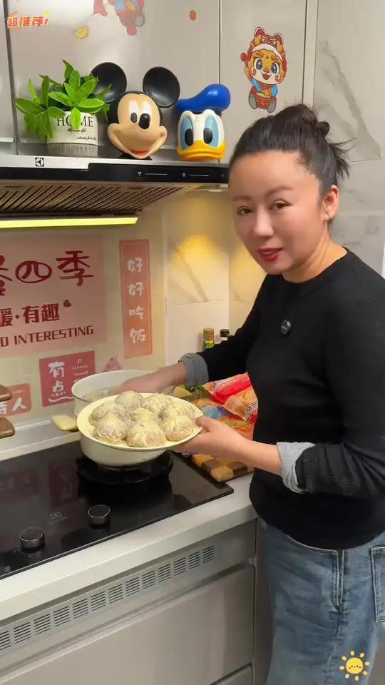过完年的早餐还有什么比这纸皮烧麦更好吃的,有大牛肉,大蛋黄,奥尔良鸡肉和虾滑的!
