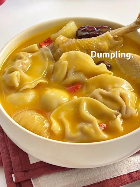 我在做一种很新的水饺好吃到汤汁都不剩