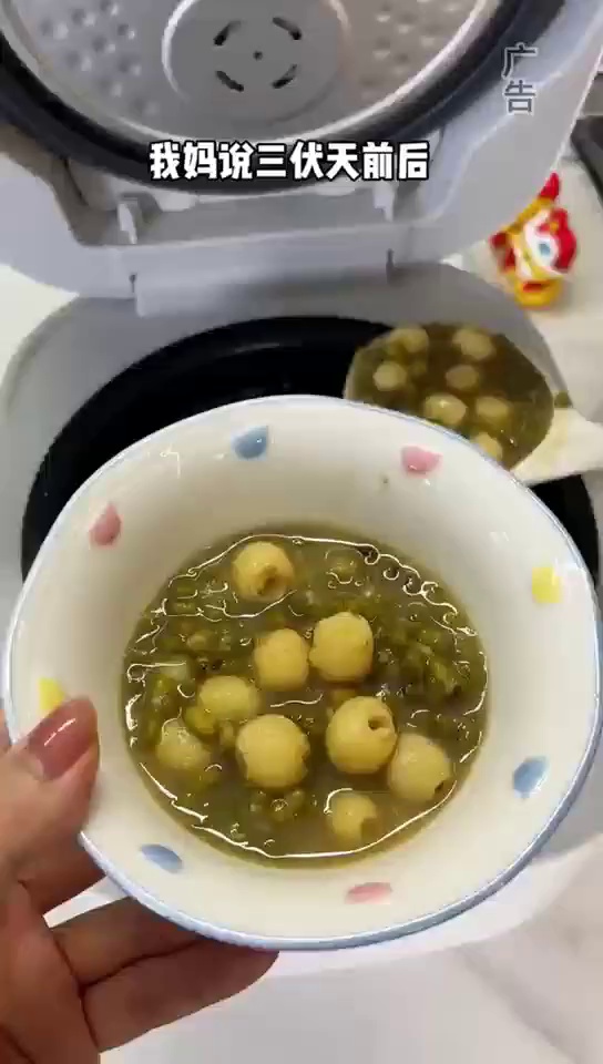 夏天来一碗,既可以当主食又可以当甜点,香甜软糯,老人小孩都爱吃!适合夏天喝的汤 绿豆莲子汤