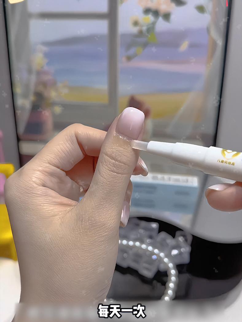 爱啃指甲!手上都是倒刺的!试一试这个指缘油,成分很安全!啃指甲 小孩子手长倒刺怎么办 咬手